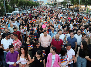 «Դիմադրություն» շարժման իրազեկման երթը՝ Երևանում․ Ուղիղ