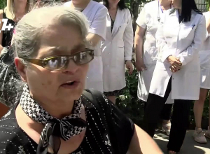 Сотрудники поликлиники имени Карлена Есаяна проводят акцию протеста: ПРЯМОЙ ЭФИР