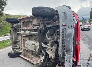 «Ford Transit»-ը Երևան-Սևան ավտոճանապարհին բախվել է երկաթե արգելապատնեշներին և կողաշրջվել, կան վիրավորներ