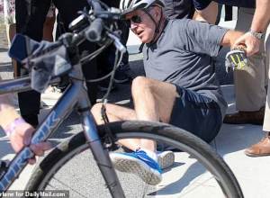 Ջո Բայդենն իր տան մոտ ընկել է հեծանվից