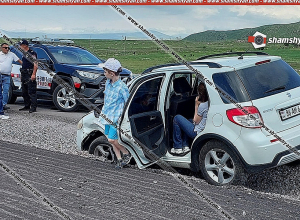 Երևան-Գյումրի ավտոճանապարհին բախվել են «Mercedes»-ն ու  «Suzuki»-ն․ կան վիրավորներ․ Shamshyan.com