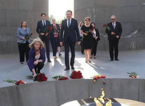 Քերըն Դոնֆրիդը հարգանքի տուրք է մատուցել Հայոց ցեղասպանության զոհերի հիշատակին