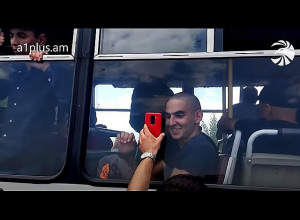 Նախքան կենտրոնական հավաքակայան գնալը, զորակոչիկները գնացին Սարդարապատ