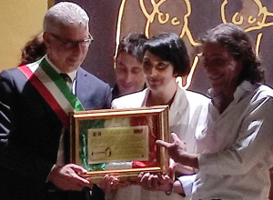 Կավրիլիայի քաղաքային խորհուրդը հատուկ պատվի է արժանացրել հայ անվանի քանդակագործ Վիգեն Ավետիսին