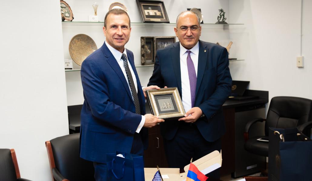 news-slider-LxaIAjkUfz