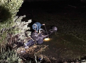 Մեքենան ընկել է ճահճաջրի մեջ․ 2 զոհերի դիերը դուրս են բերել փրկարարները