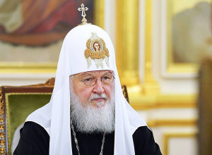 Պատրիարք Կիրիլը Նովոռոսիյսկում պատարագի ժամանակ սայթաքել և ընկել է