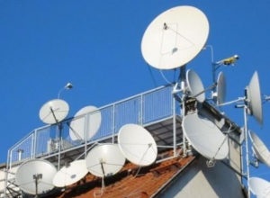 Պռոշյան գյուղի բնակիչը ալեհավաքը ուղղելու նպատակով փայտե աստիճաններով վեր բարձրանալիս աստիճանից անզգուշաբար վայր է ընկել և մահացել․ Shamshyan.com