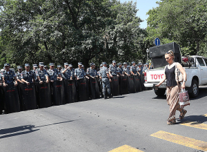 Բողոքի ակցիա Ազգային ժողովի շենքի մոտ տեղի ունեցող արտահերթ նստաշրջանի առիթով (լուսանկարներ)