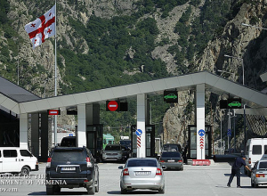 Լարսը բաց է