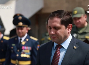 Պատերազմի օրերին իրականացված մարտական խնդիրների մի մասը երբեք չի հանրայնացվի. Պապիկյանը պարգևատրեց