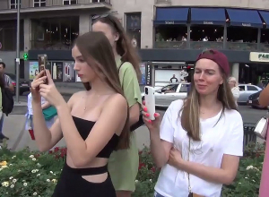 Показательное выступление оркестра полицейских войск на улицах Еревана