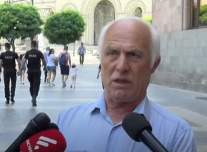 Ամերիկայի դեսպանատան աշխատողները տարակուսած էին՝ ինչ է նշանակում նշաձողի իջեցում