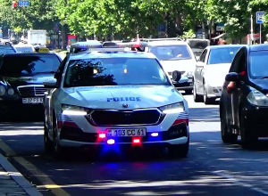 Պարեկները «Տոյոտայում» կաթուցիչներ ու թմրանյութ են հայտնաբերել