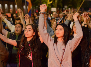 Ընդդիմությունը հանրահավաք եւ երթ է իրականացնում