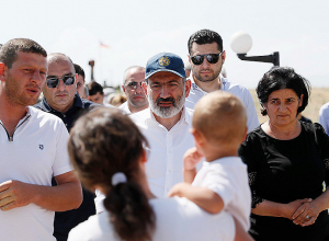 Ցավոք, միանգամից չենք կարող. վարչապետը՝ գյուղացիներին