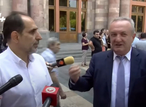 Спор между министром и Арамом Арутюняном