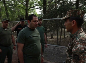 Պաշտպանության նախարարն այցելել է հանրապետության արևելյան սահմանագոտի