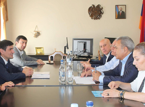 Իշխան Զաքարյանը հանդիպել է Արագածոտնի մարզպետի հետ