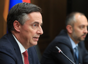 Դեյվիդ Մքալիսթերը Երեւանում պարզաբանեց՝ ինչու ԵՄ-ն Բաքվի հետ գազի համաձայնագիր կնքեց․ ուղիղ