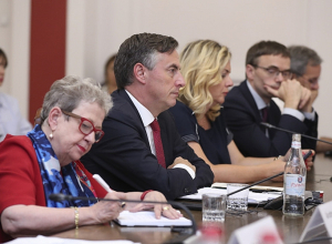 Ով ինչ ասաց եվրոպացի պաշտոնյային․ ընդդիմադիրներն ու իշխանականներն հանդիպեցին Դեյվիդ Մքալիսթերին