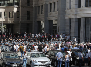 Այժմ հայերի սև ցուցակ ունեն Ալիևը և Փաշինյանը․ Բողոքի ակցիա ԱԳՆ-ի մոտ. Ուղիղ