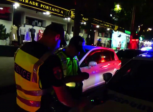 Պարեկների ձերբակալած տղամարդու մոտ հայտնաբերվել է թմրամիջոց ու ծալովի դանակ