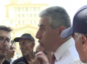 Արայիկ Հարությունյանը խոստովանեց, որ Ալիևն ավելի հեղինակավոր է քան ինքը․ Ղազարյան