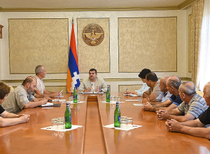 Անհայտ կորած զինծառայողների հարազատների միության մի խումբ անդամների