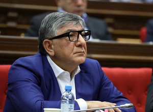 В чем причина того, что эти люди голодны, столько земли пусто, бесхозно? Сукиасян