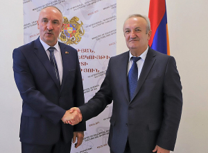 Ваграм Думанян принял посла Беларуси в РА