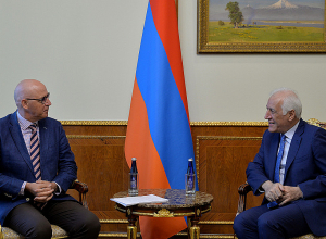 Президент Ваагн Хачатурян принял ректора Французского университета в Армении Бертрана Венара
