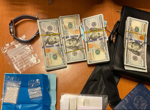 Բացահայտվել է թանկարժեք քարերի ու կանխիկ դրամական միջոցների առանց հայտարարագրման տեղափոխման դեպք