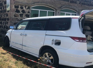 «Հարսնաքար»-ի մոտ մեքենան բախվել է պատին․ կա զոհ