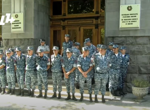 Զոհված զինծառայողների ծնողների բողոքի ակցիան Գլխավոր դատախազության շենքի մոտ