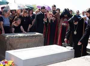 Կաթողիկոսի գլխավորությամբ կատարվեց Մաղաքիա վարդապետ Ամիրյանի մահվան տարելիցի հոգեհանգստյան կարգը