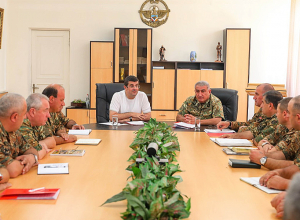 Արցախի նախագահը ՊԲ բարձրաստիճան հրամկազմի հետ ծառայողական խորհրդակցություն է անցկացրել