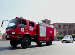 Sոնական տրամադրությունն ապահովում է ԱԻՆ փողային նվագախումբը։