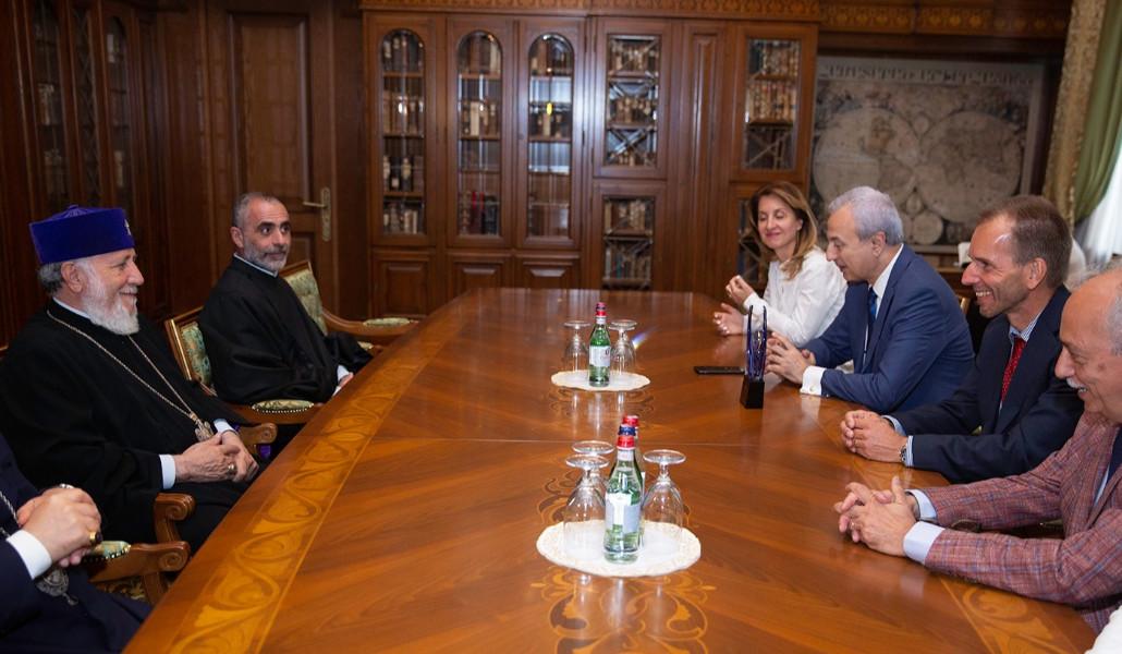 305888174_10158982523761408_7236248192390897188_n