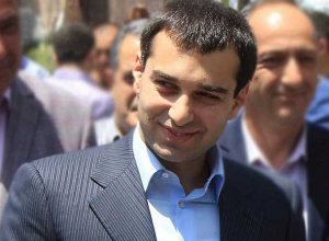 Հովիկ Աբրահամյանի որդին ներկայացել է դատախազություն․ News.am