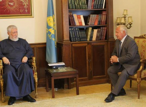 Арам I и посол РА Атабекян обсудили текущие отношения между Арменией и Ливаном