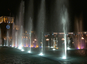 Ինչպե˚ս են միանում Հանրապետության հրապարակի շատրվանները