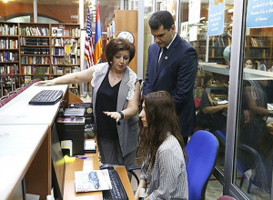 Երևանի քաղաքապետն այցելել է համայնքային գրադարաններ