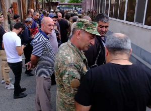 ԵԿՄ գումարտակները շարունակում են մեկնել սահման...