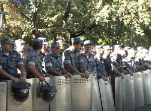 Ոստիկանները շարունակում են փակ պահել Դեմիրճյան փողոցը․ ՈՒՂԻՂ