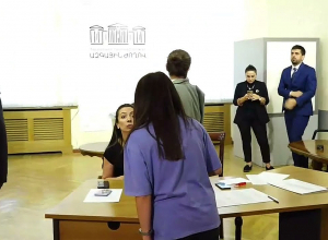 Сейчас как дам узнаешь, что такое улица, пошла отсюда: депутат от ГД - журналистке