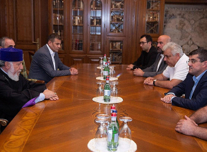 Կաթողիկոսը հանդիպել է Արցախի նախագահի և ԱԺ պատվիրակության հետ