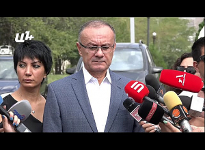 Если у тебя нет вооружения, какое ты имеешь право получать премии? Сейран Оганян