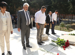 Երդվում ենք վառ պահել նահատակված ուսանողների հիշատակը․ արարողություն Արցախի պետական համալսարանում