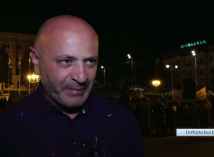 Ստեփանակերտում շարունակվում են հանրահավաքները